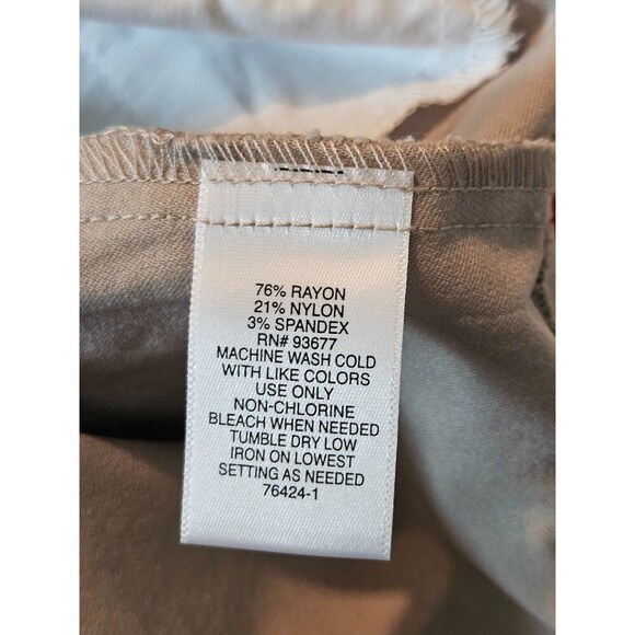 Liz Claiborne Studio Crop Sits At Waist Pants Women’s Size 12 Cream NWT - Picture 10 of 11